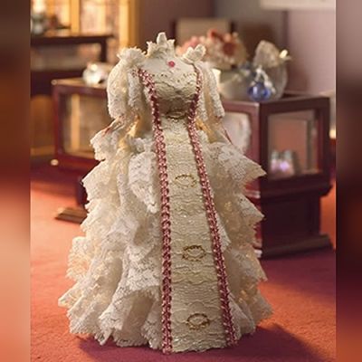 Cream Bridal Mannequin                                      